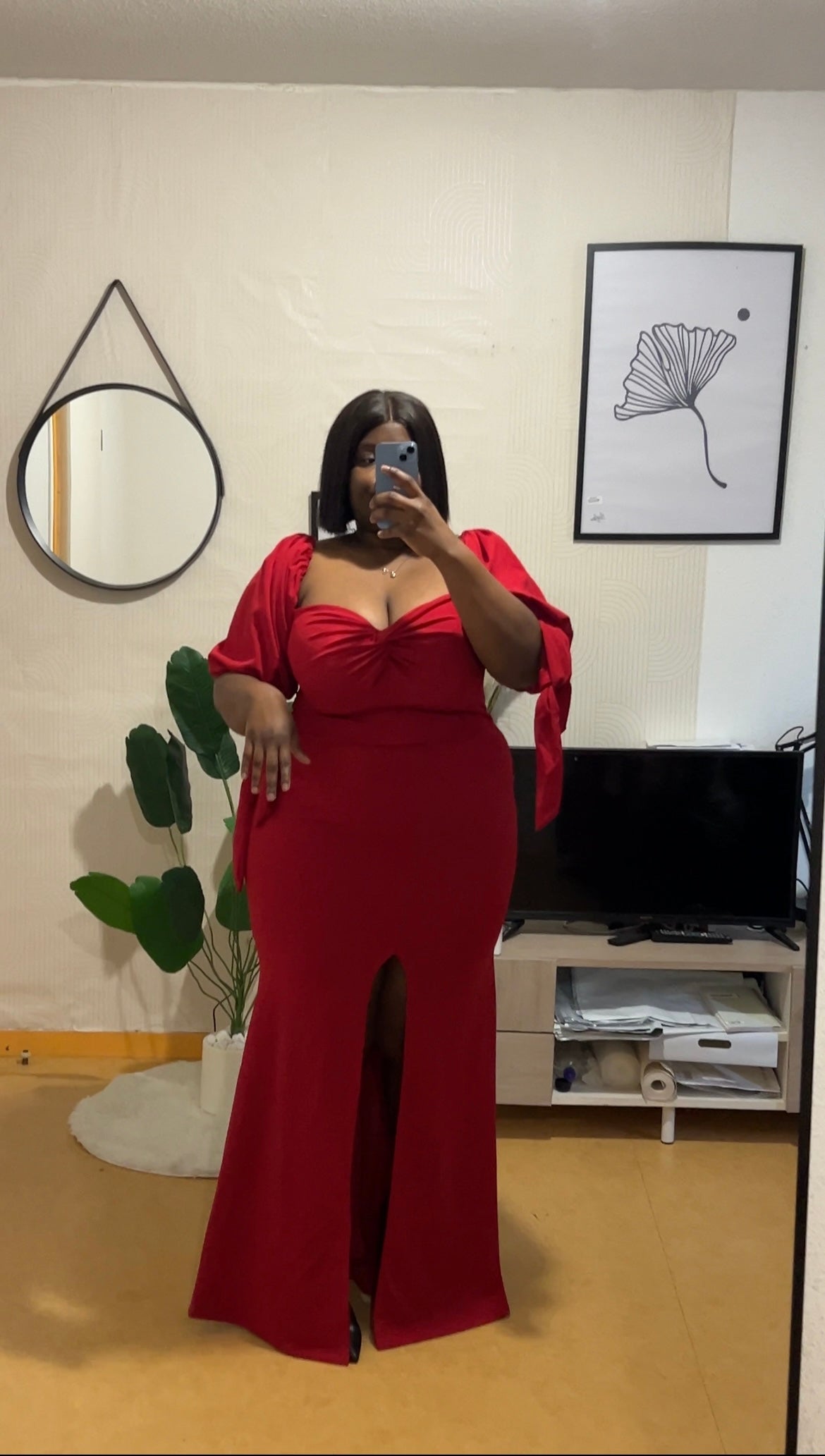 ROBE MAXI À MANCHES
LONGUES ET COL MONTANT
GRANDE TAILLE