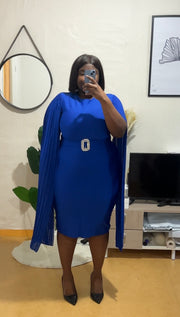 PLUS ROBE BANDANTE À
MANCHES LONGUES ET BOUCLE
EN STRASS