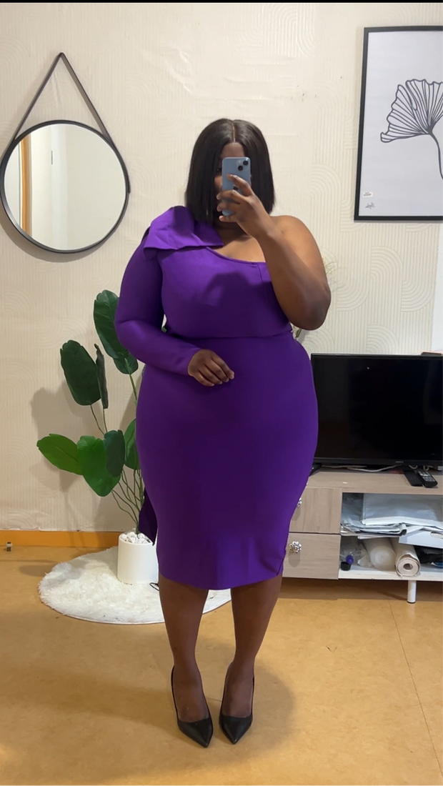 ROBE À MANCHES LONGUES
AVEC BANDAGE UNILATÉRAL (HERVÉ LÉGER)