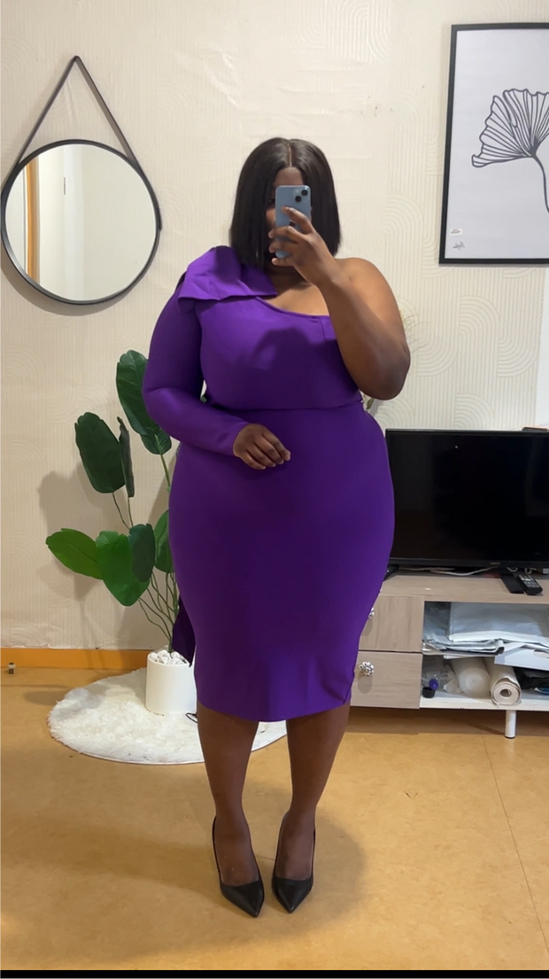 ROBE À MANCHES LONGUES
AVEC BANDAGE UNILATÉRAL (HERVÉ LÉGER)